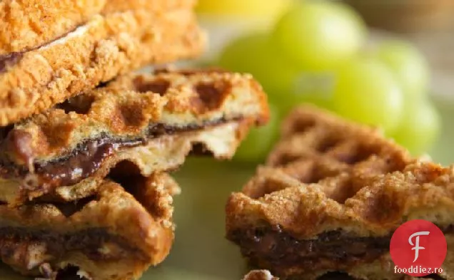 Sandvișuri De Vafe Cu Pâine Prăjită Cu Scorțișoară Umplute