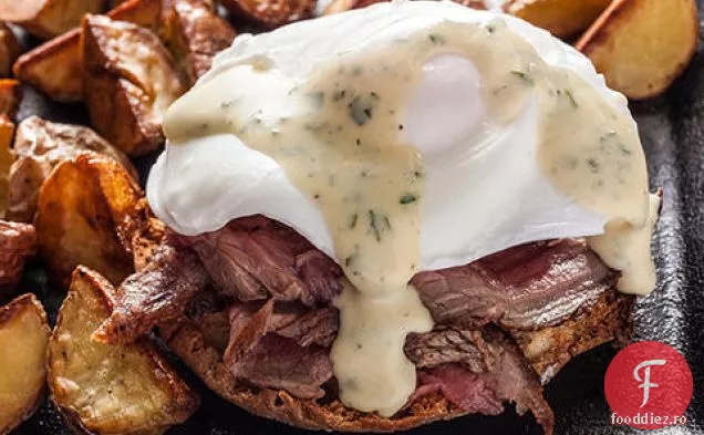 Steak și ouă Benedict cu sos Bs9arnaise