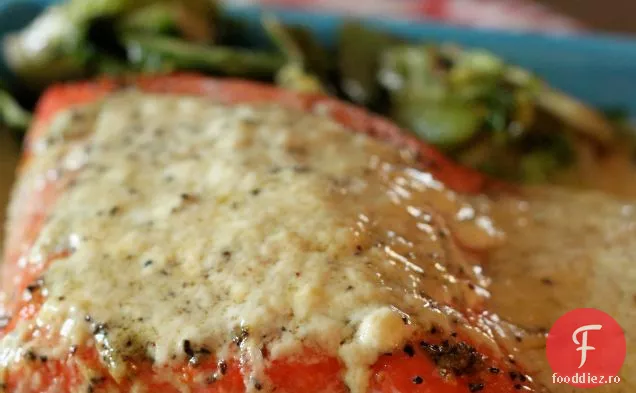 Somon Fript Cu Cremă De Lămâie Cu Păstârnac Bătut