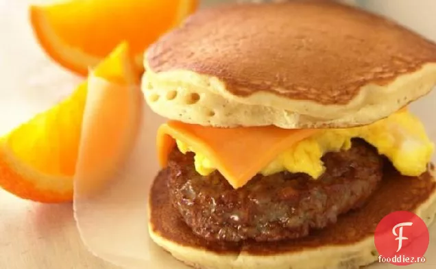 Sandvișuri Cu Clătite Cu Cârnați Și Brânză