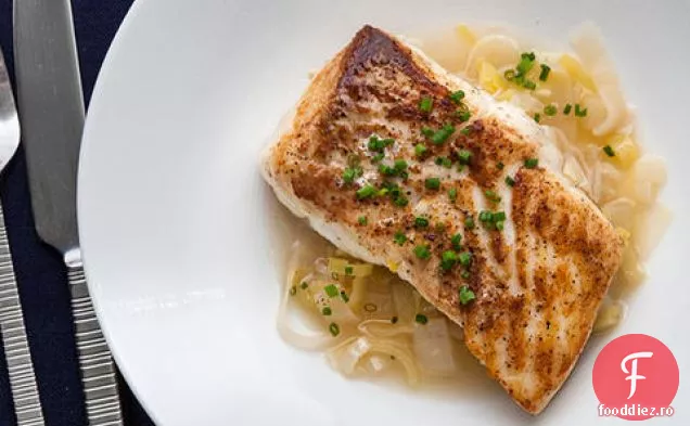 Halibut prăjit cu praz fiert cu vin