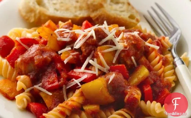 Cârnați și ardei italieni cu aragaz lent cu Rotini