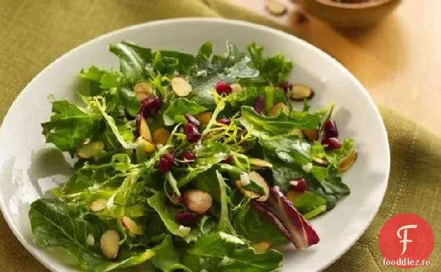 Salată de rodie și migdale