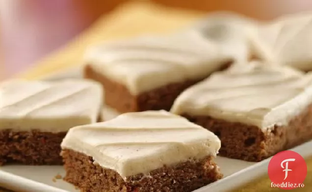 Bare de tort de morcovi cu glazură de brânză cremă de scorțișoară
