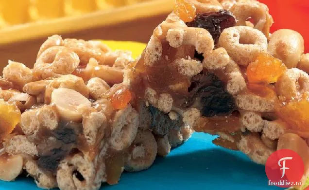 Snack baruri cu fructe și nuci