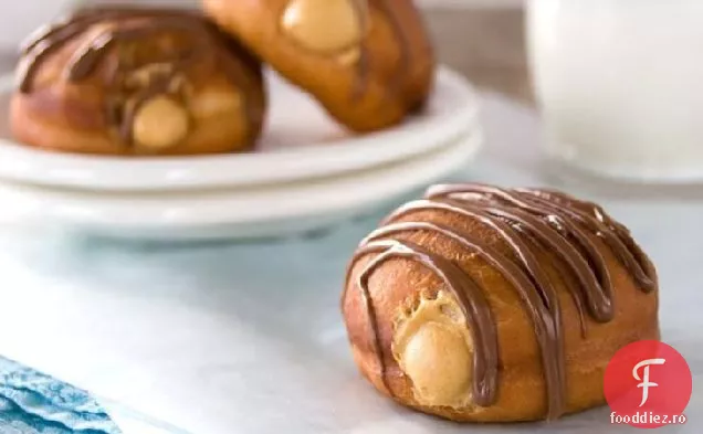 Sufganiyot cu dulce de Leche frisca de umplere și ciocolată burniță