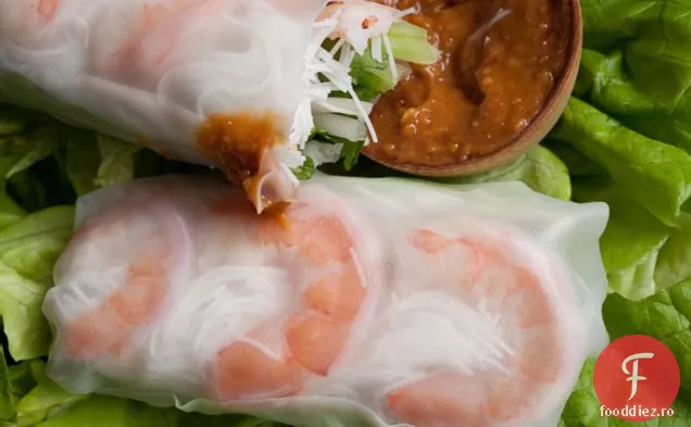 Rulouri de vară în stil vietnamez cu sos de arahide