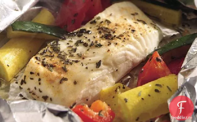 Pachete de Halibut și folie de dovlecei cu piper de lămâie la grătar
