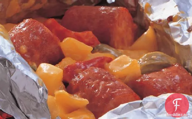 Pachete de folie de cartofi afumați la grătar și Cheddar