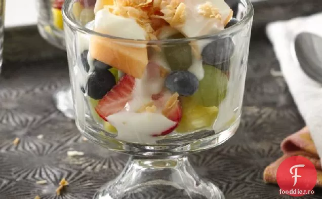 Salată De Fructe Cu Iaurt Stratificat