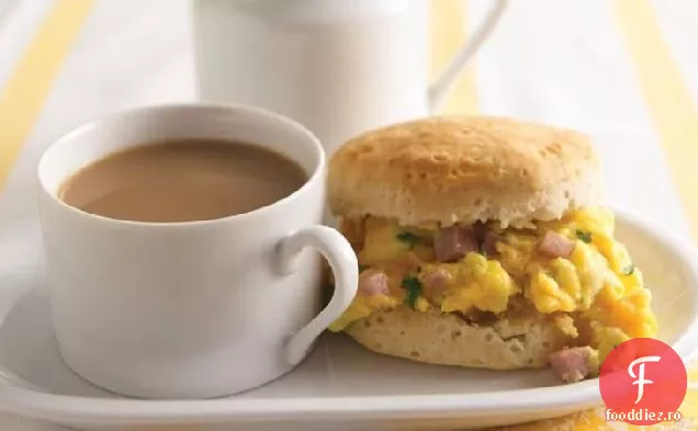 Biscuiți Cu Ouă Și Șuncă