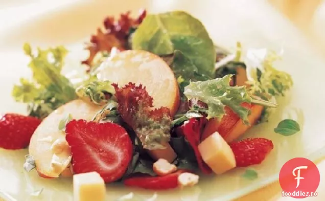 Salată De Fructe Cu Verdeață De Primăvară (Dimensiunea Mulțimii)
