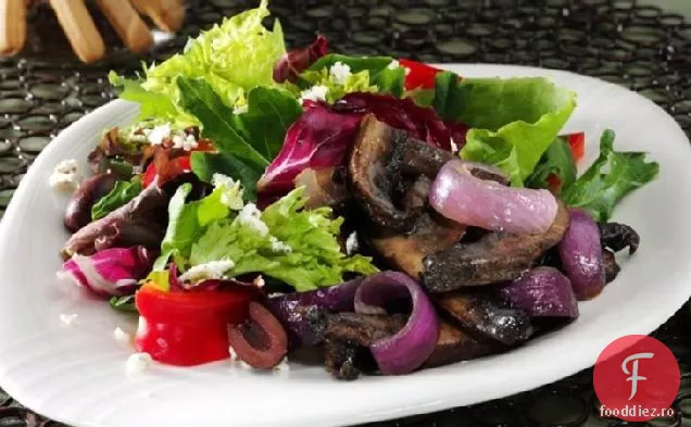Portabellas prăjite cu salată mediteraneană