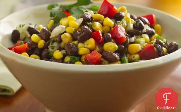 Salată de porumb și fasole neagră