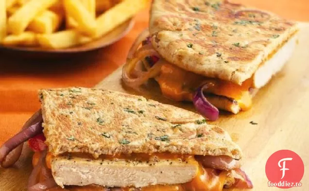 Panini de pui cu ierburi și brânză