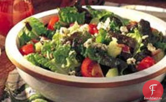 Salată de grădină cu sos francez de miere