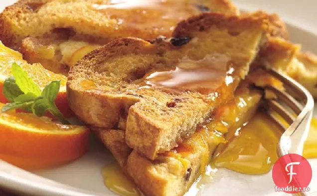Straturi de pâine prăjită umplute cu sirop de portocale
