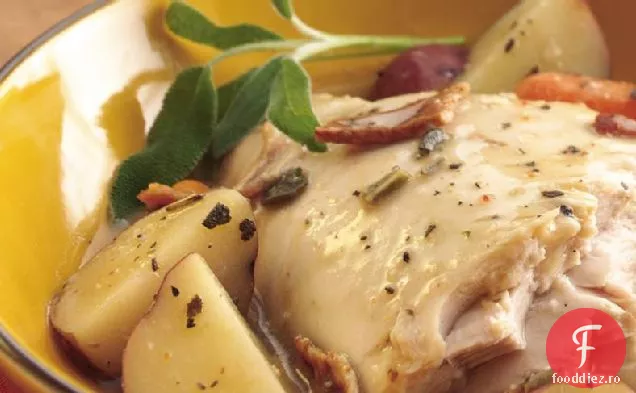 Curcan cu aragaz lent cu salvie și slănină