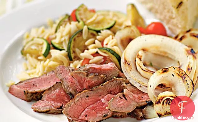 Fripturi de miel cu Herbes de Provence și ceapă dulce la grătar