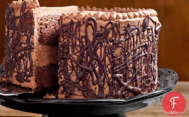 Tort de ciocolată cu umplutură de Fudge bătută și cremă de unt de ciocolată
