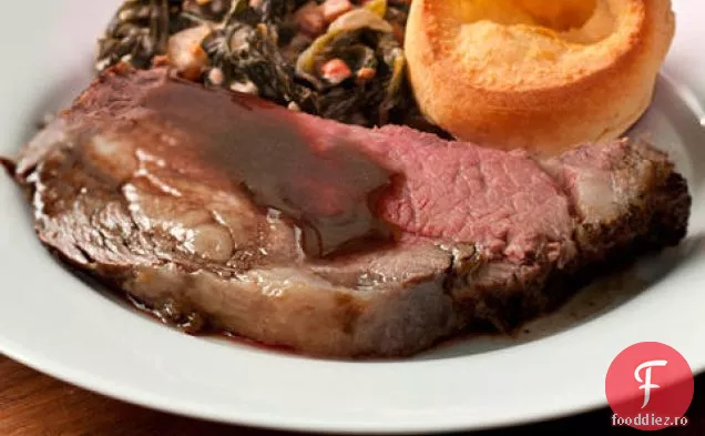Friptură de coaste de hrean-ierburi cu sos de vin roșu de ciuperci