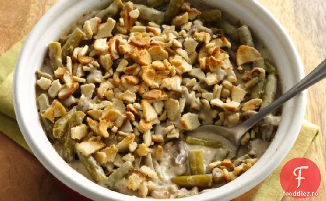 Caserola clasică de fasole verde cu chipsuri de baghetă