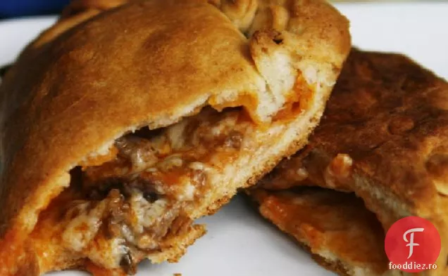 Buzunare pentru pizza cu friptură și brânză