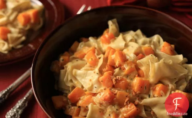 Pappardelle proaspete cu dovleac și sos de cremă de cimbru