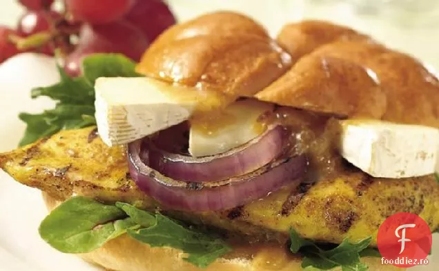 Sandvișuri cu pui la grătar, chutney și Brie