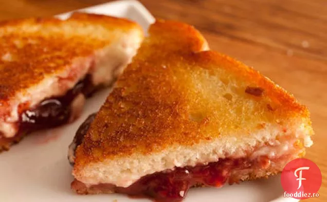Sandwich cu gem și brânză la grătar