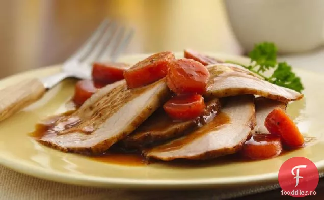 Friptură de porc cu grătar cu miere cu aragaz lent cu morcovi