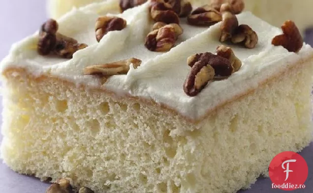 Tort cu foaie de ciocolată albă cu glazură de ciocolată albă