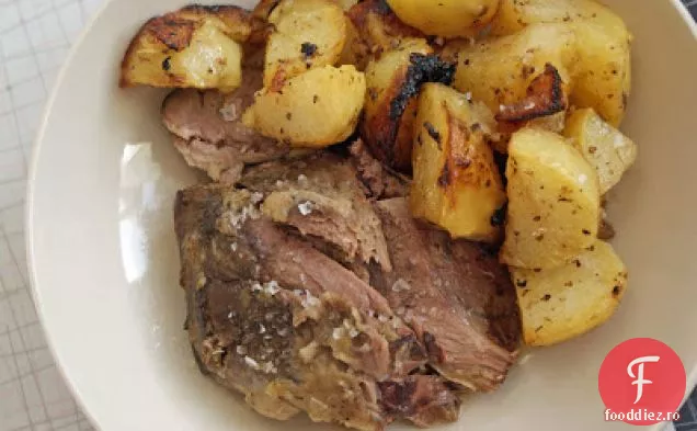 Picior de miel gătit lent cu usturoi, lămâie și rozmarin (în C