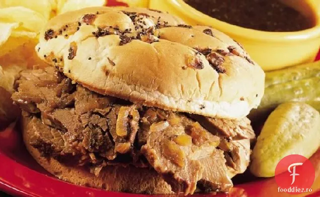 Slow-Aragaz Hot Carne De Vită Sandwich-Uri Au Jus