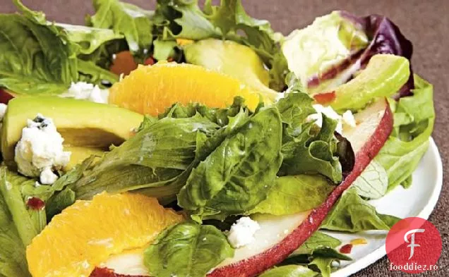 Salată de busuioc și brânză albastră