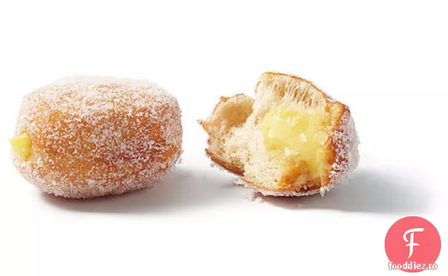 Sufganiyot (gogoși Hanukkah) cu caș de ghimbir-Tei