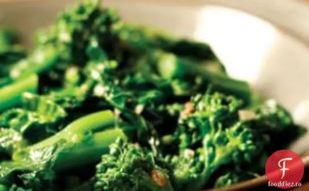 Broccoli Rabe Cu Usturoi Și Hamsii