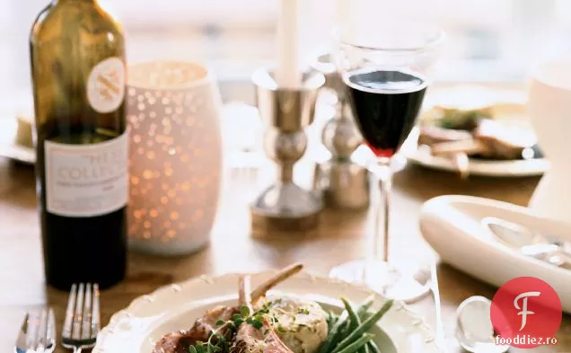 Grătar de miel prăjit cu ierburi cu sos de Cabernet afumat