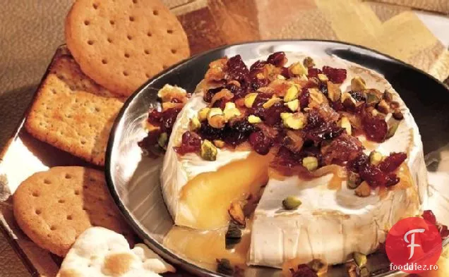 Brie cu ceapă caramelizată, fistic și afine