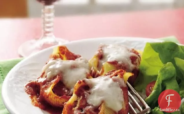 Coji De Paste Umplute Cu Cârnați