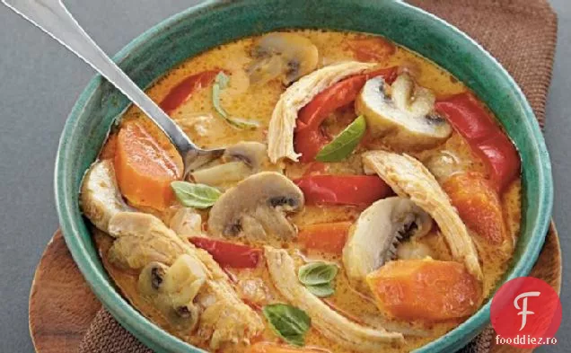 Supă De Pui Cu Nucă De Cocos Thailandeză Cu Aragaz Lent