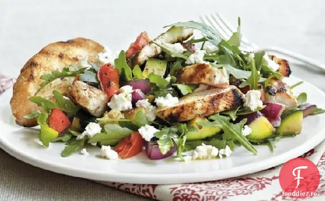 Salată de pui și legume la grătar