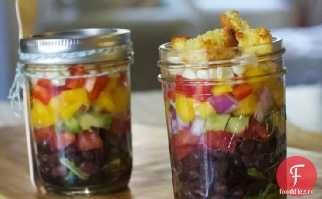 Salate Mexicane Stratificate De Pâine De Porumb