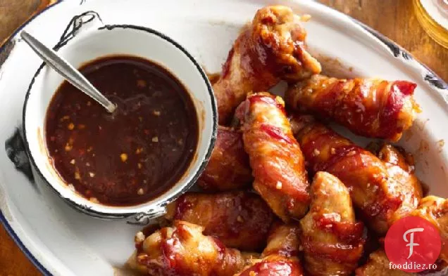 Aripioare de pui învelite cu slănină cu sos de grătar Bourbon