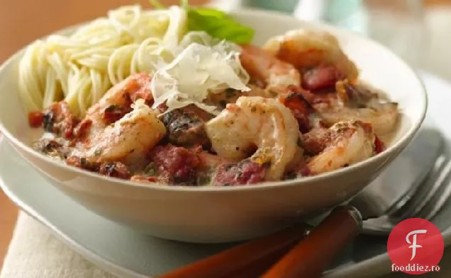 Capellini Cremoși De Roșii Prăjite La Foc Și Creveți Pesto