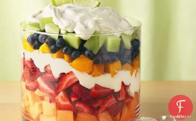Fructe de vară stratificate cu pansament cremos de var