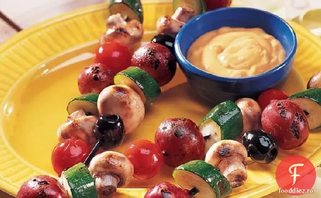 Kabobs de legume cu sos de brânză mexicană