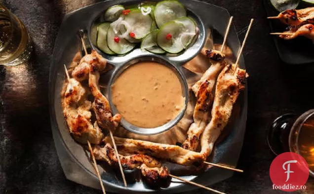 Satay de pui cu sos picant de arahide