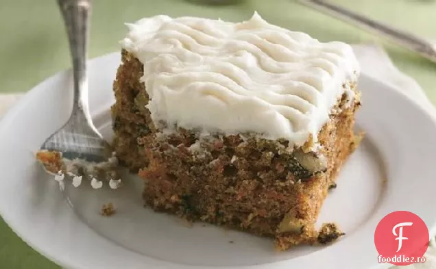 Tort de morcovi cu glazură de brânză cremă