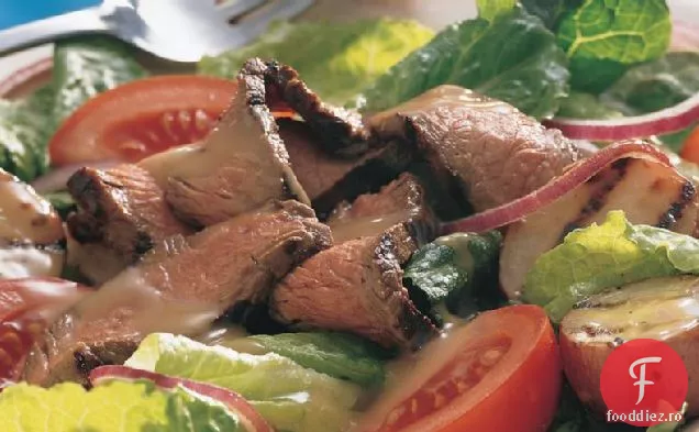 Friptură la grătar și salată de cartofi